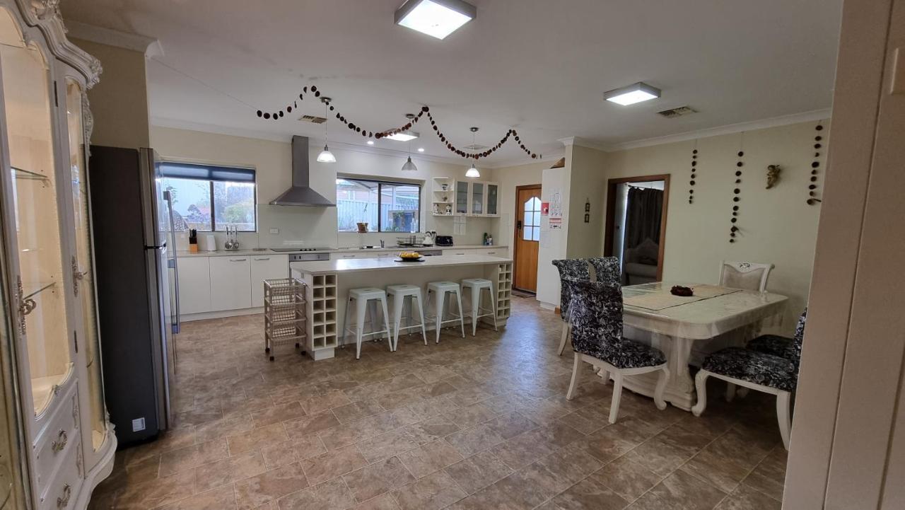 Spacious Holiday Home - Waikerie Экстерьер фото